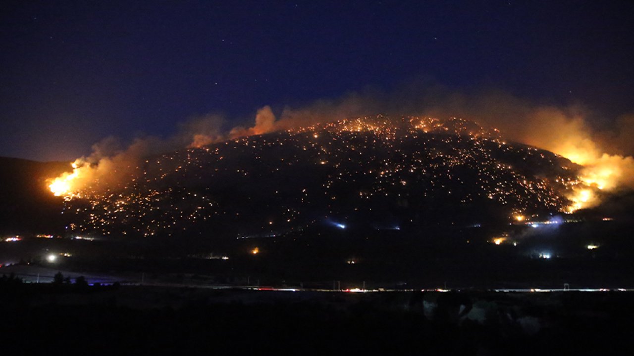 Pamukkale'de alevler geceyi aydınlattı: Müdahale sürüyor!