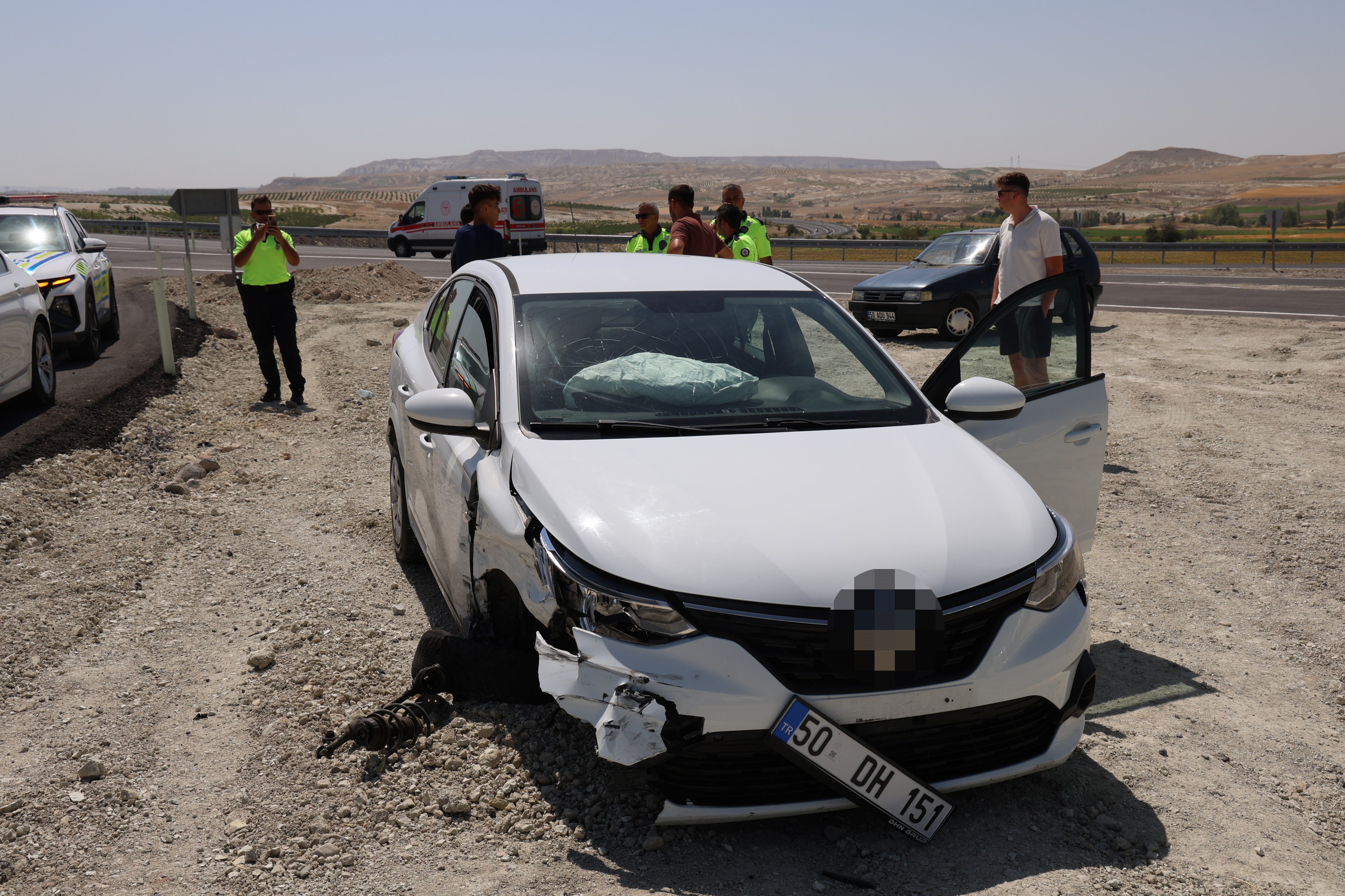 Nevşehir'de kaza yapan otomobildeki akıllı sistem, 112'yi otomatik aradı