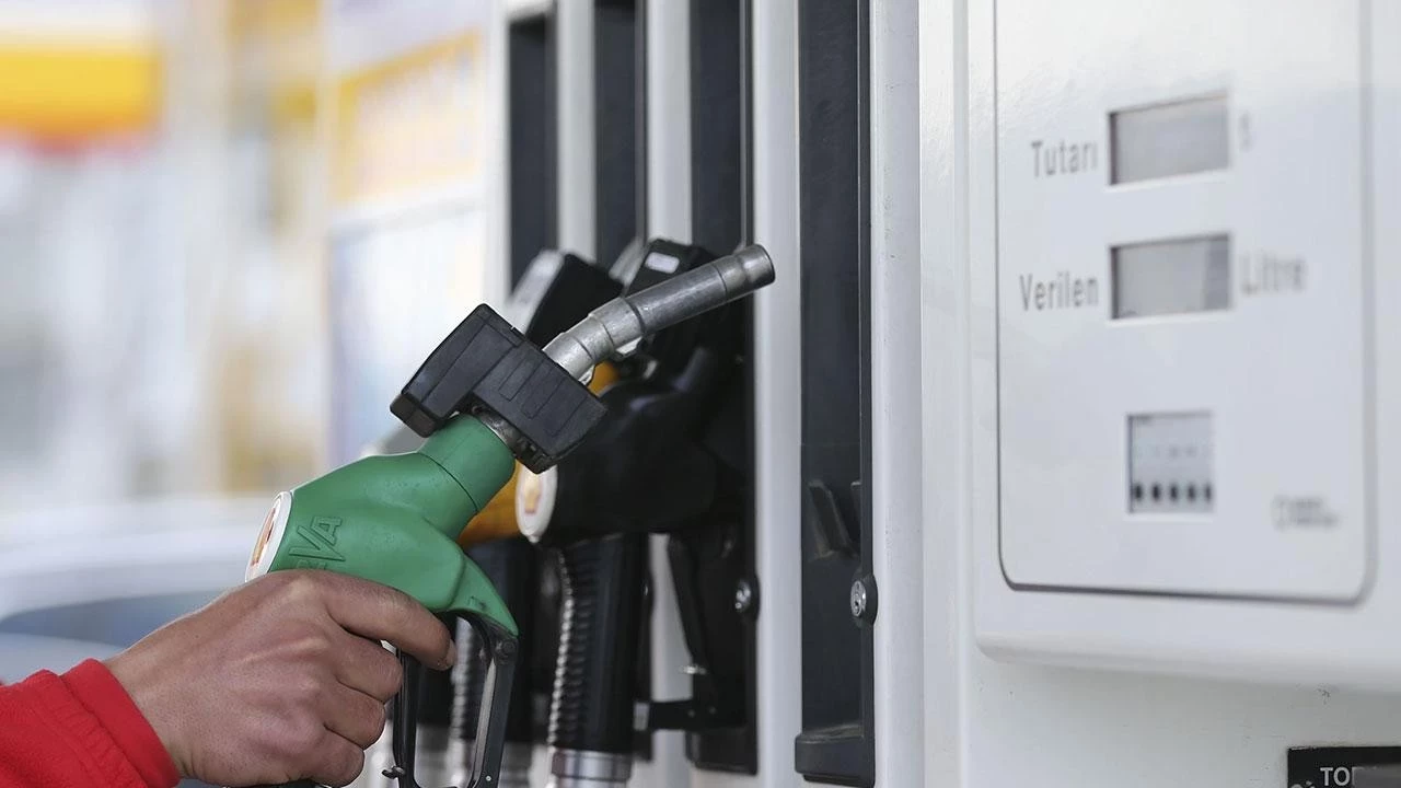 Araç sahipleri dikkat! Benzine yarından itibaren zam bekleniyor