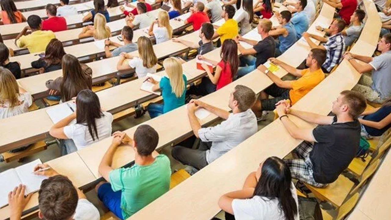 Milyonlarca üniversite öğrencisini yakından ilgilendiren haber: Çıkma ihtimali en yüksek olan 5 burs belli oldu!