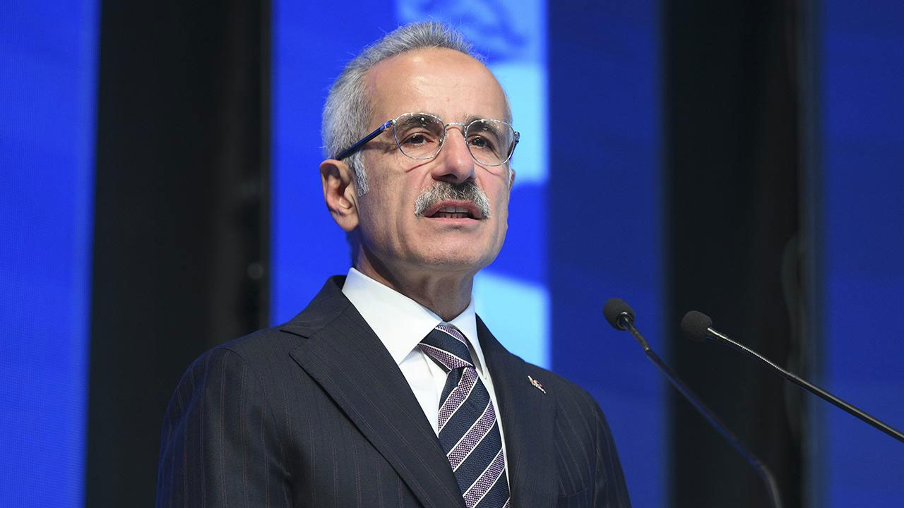 Bakan Uraloğlu duyurdu: O ülkeye 13 yıl sonra aktarmasız uluslararası kara yolu taşımacılığı yeniden başladı!