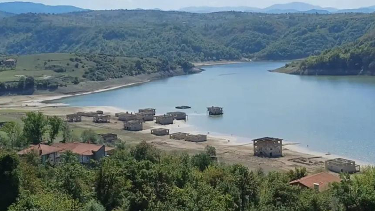 Zonguldak'taki barajda sular çekildi, kayıp köy ortaya çıktı