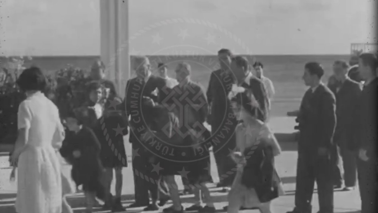 Bakan Ersoy’dan 30 Ağustos paylaşımı: Atatürk’ün ilk kez yayımlanan görüntülerini paylaştı!
