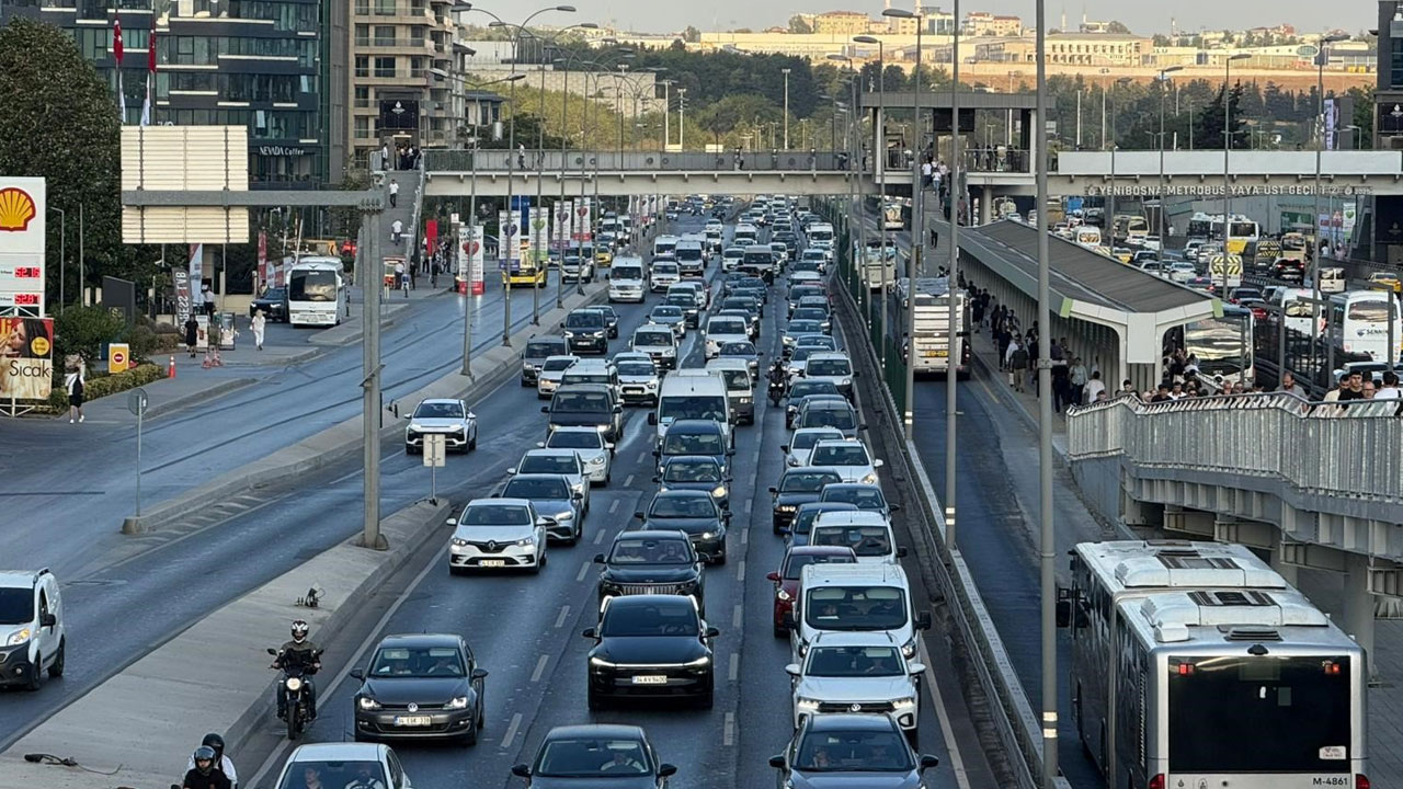 Okullarda 'uyum haftası' başladı: İstanbul'da trafik yoğunluğu arttı!
