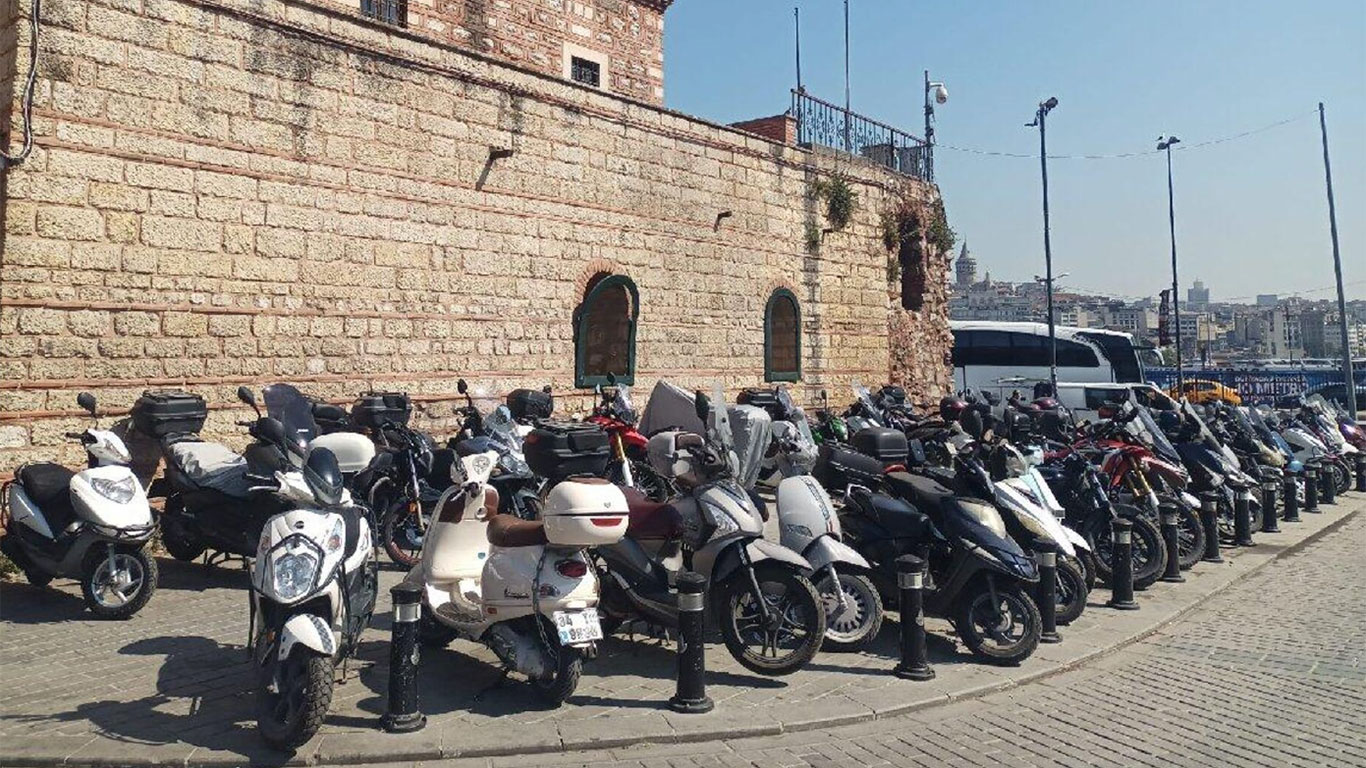 Motosiklet kullananlar dikkat! İstanbul Valiliği genelge yayımladı: Herkes her yere bırakamayacak