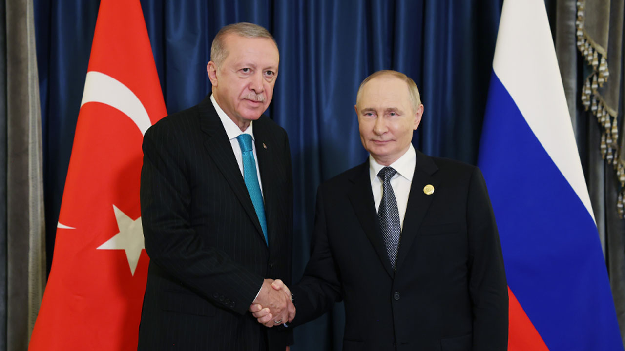 Çin'de diplomasi trafiği: Cumhurbaşkanı Erdoğan Putin ile görüştü