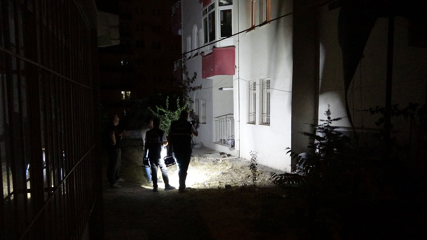 Pencerede sigara içiyordu: 14 yaşındaki çocuk dengesini kaybedip düştü