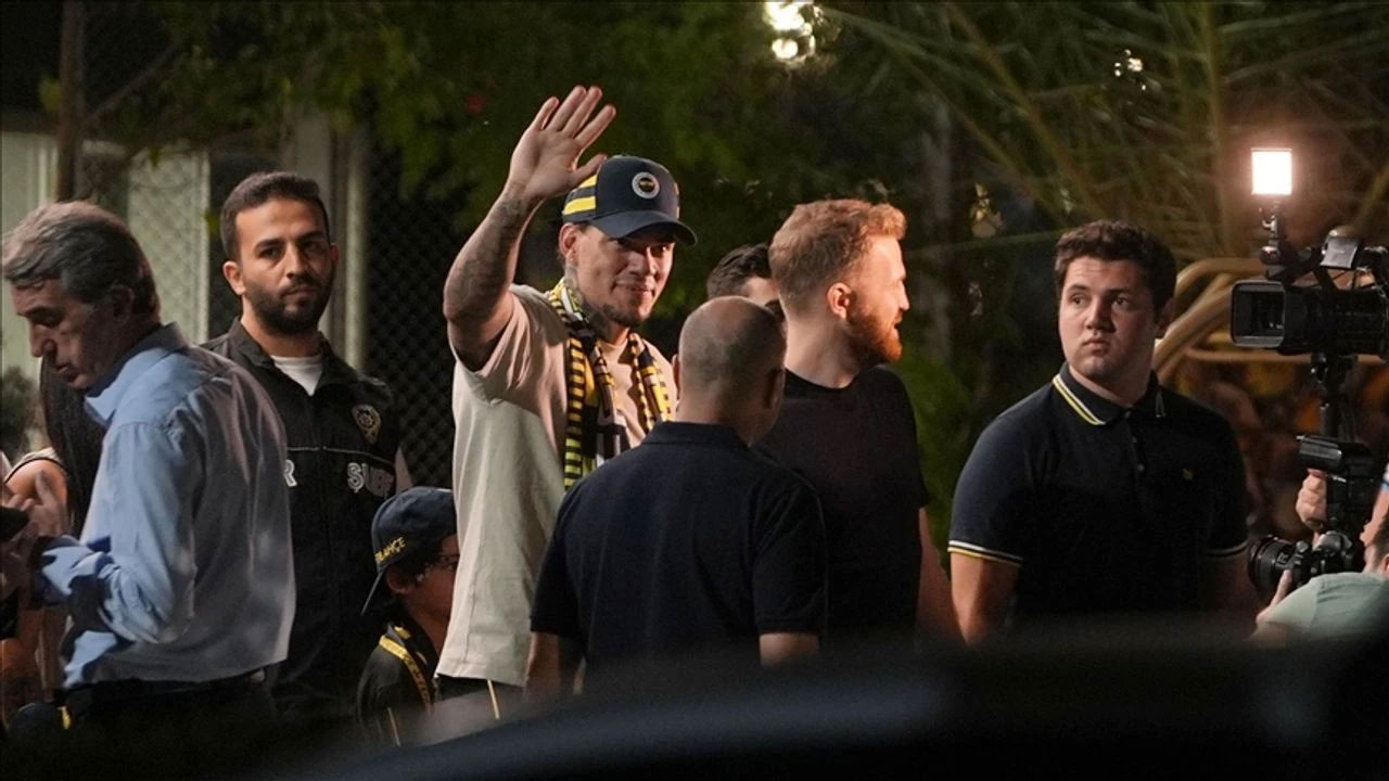 Fenerbahçe Ederson transferini resmen açıkladı: Yıldız ismin maaşı belli oldu