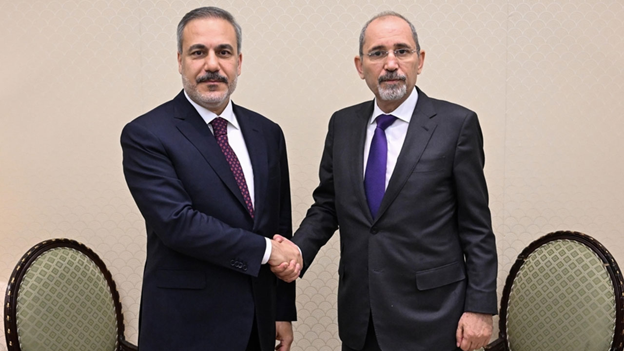 Dışişleri Bakanı Fidan Ürdünlü mevkidaşı ile görüştü