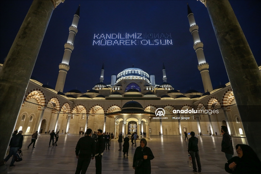 Mevlid Kandili’nde sevdiklerinize gönderebileceğiniz en anlamlı kandil mesajları