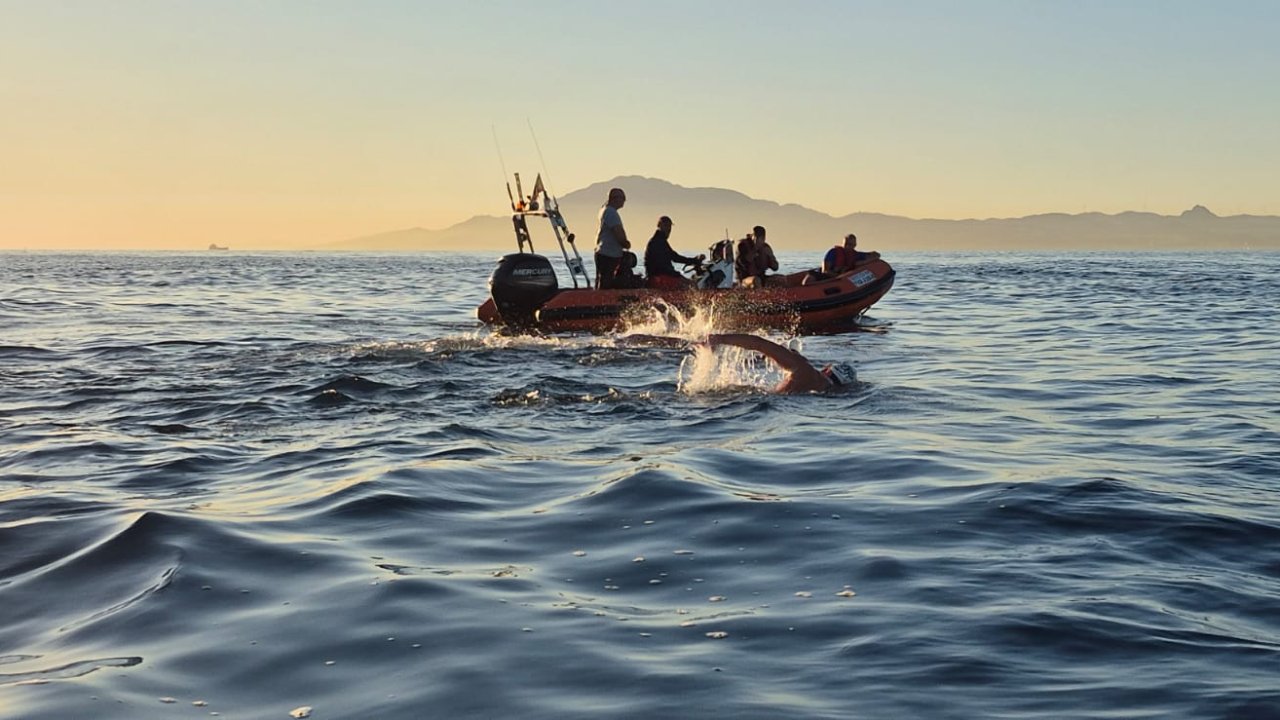 Tuna Tunca’dan tarihi başarı: Cebelitarık Boğazı'nı geçen otizmli ilk Türk sporcu oldu