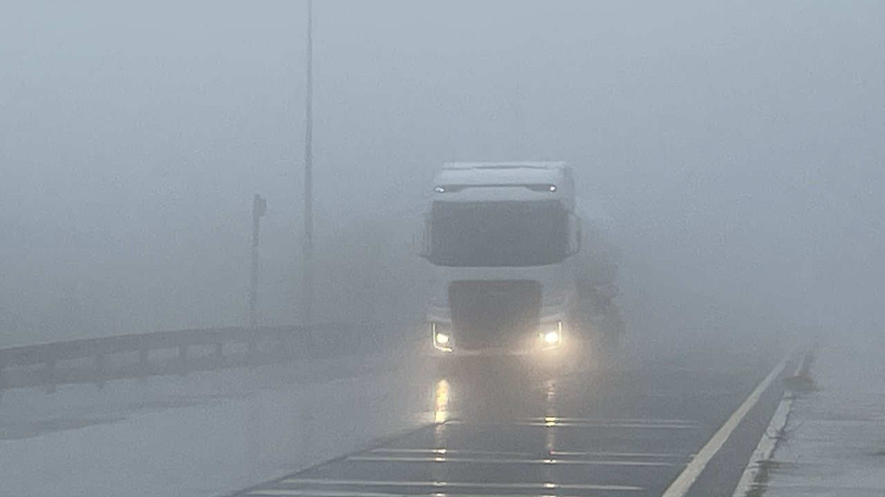 Sürücülere uyarı geldi: Bolu Dağı’nda görüş mesafesi 15 metreye kadar düştü!
