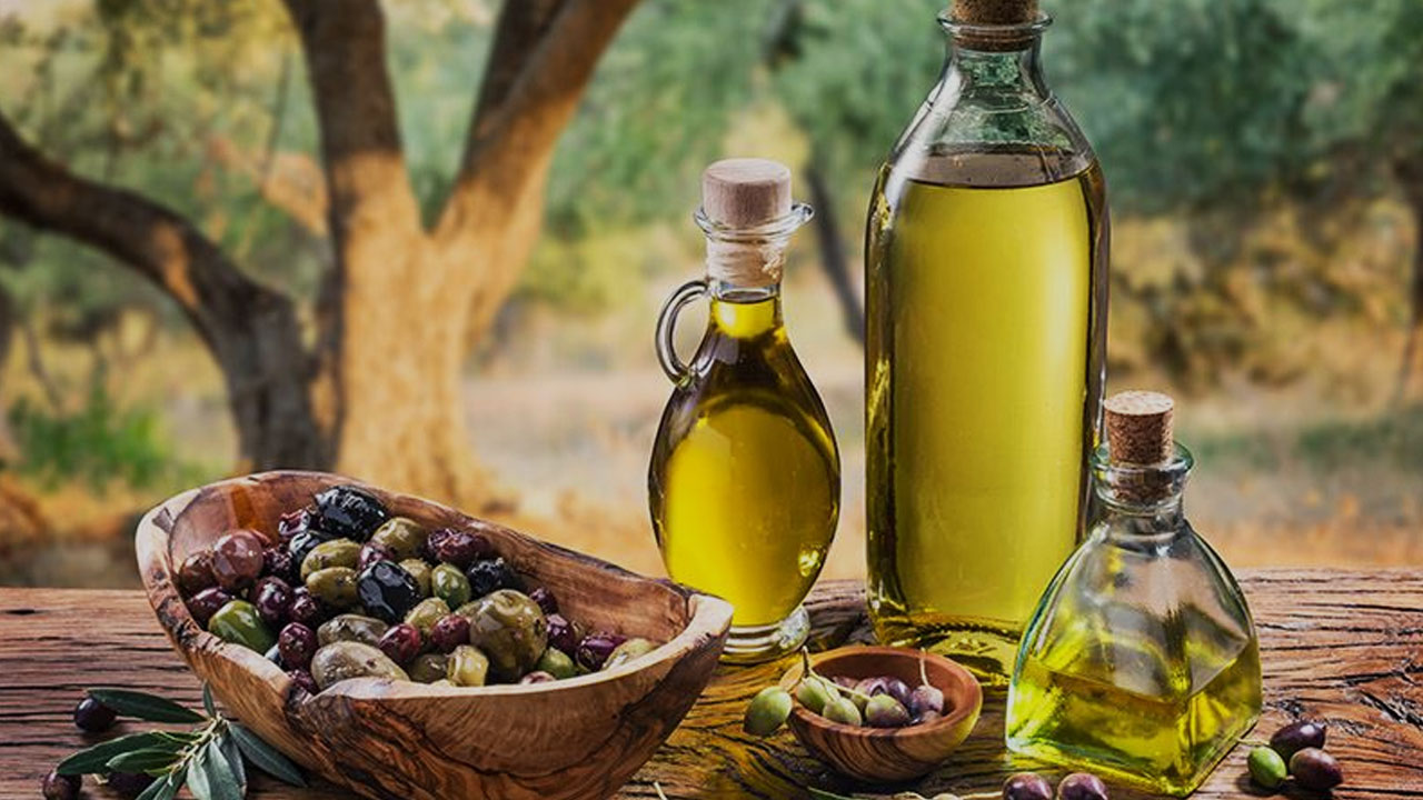Zeytinyağı üreticisi Bahar Alan açıkladı! Dünyanın en kaliteli zeytinyağı nasıl yapılıyor?