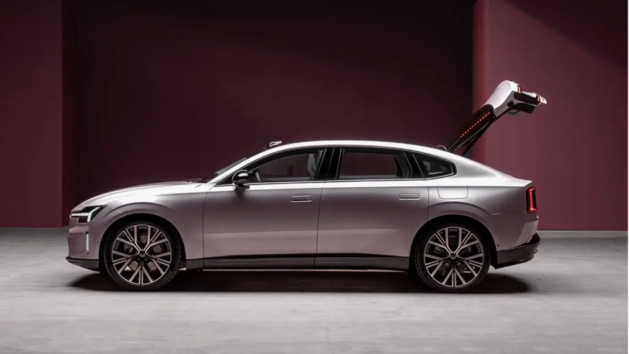Volvo ES90 resmen üretimde! 5 metrelik lüks, 700 km menzille geliyor!