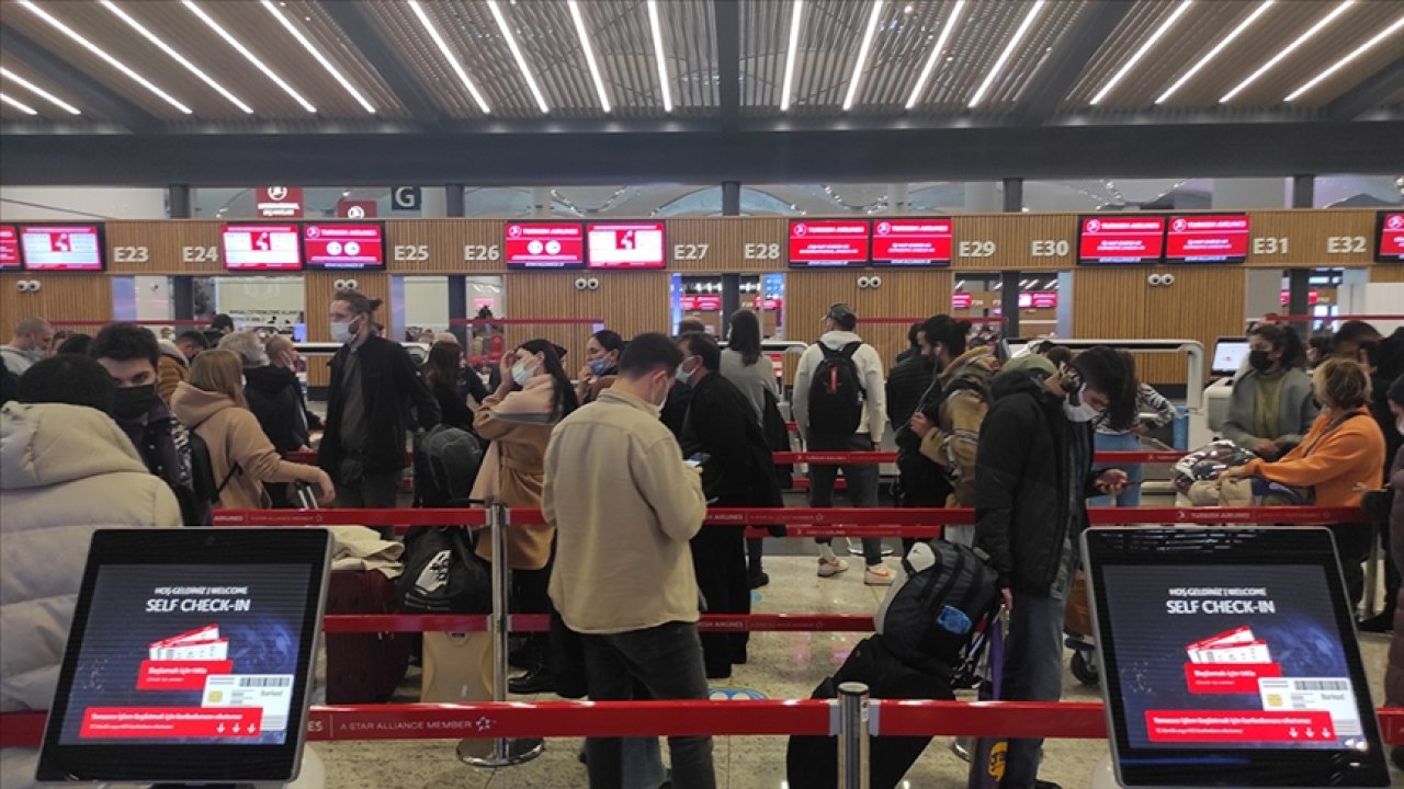 Yurt dışı çıkış harcı 2025 ne kadar oldu? Yurt dışı çıkış harcı (pulu) zamlandı mı, kaç TL oldu?