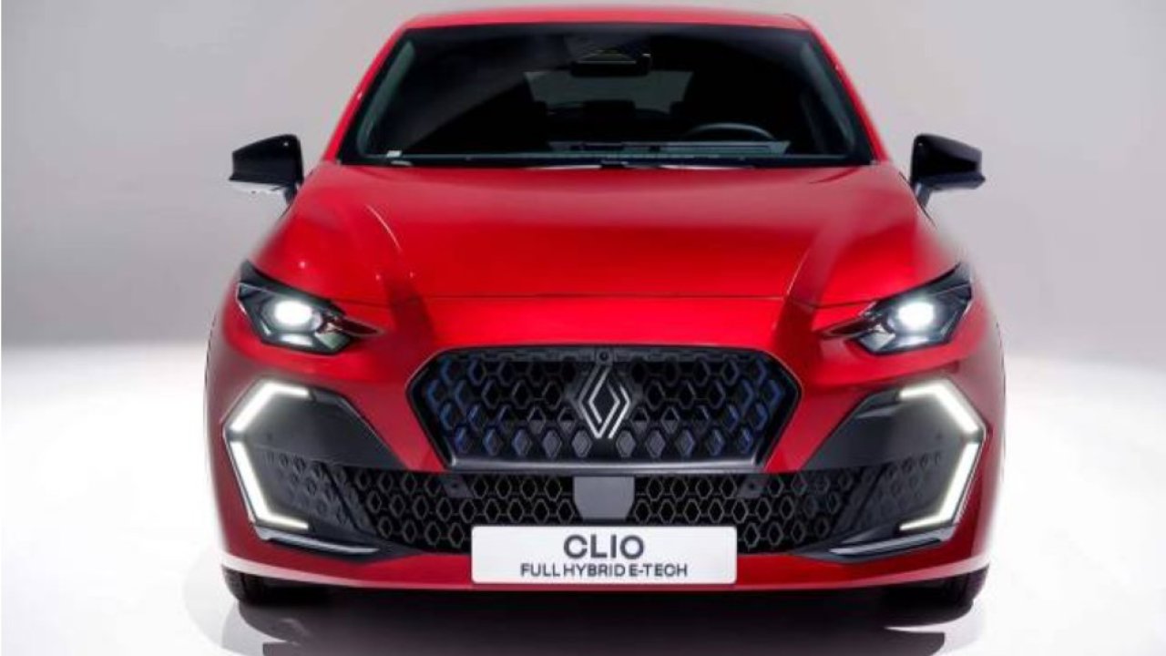 Renault Clio yenilendi: Daha büyük, daha güçlü ve hibrit motor seçeneğiyle geliyor!