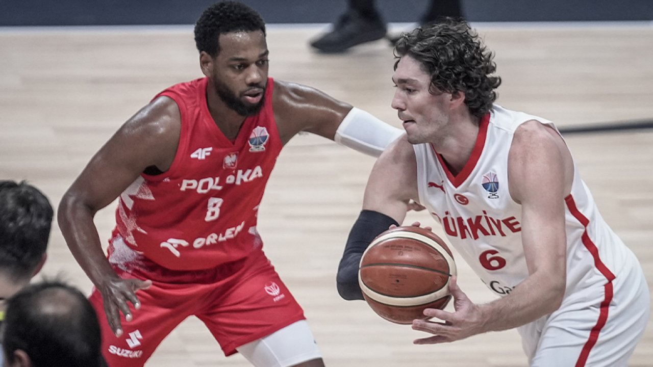 Türkiye EuroBasket'te yarı finalde: 12 Dev Adam Polonya'yı devirdi!