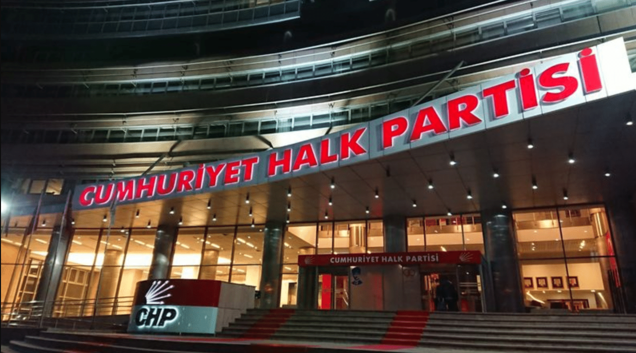 Gözler mahkemedeydi: CHP kurultay davası ertelendi!
