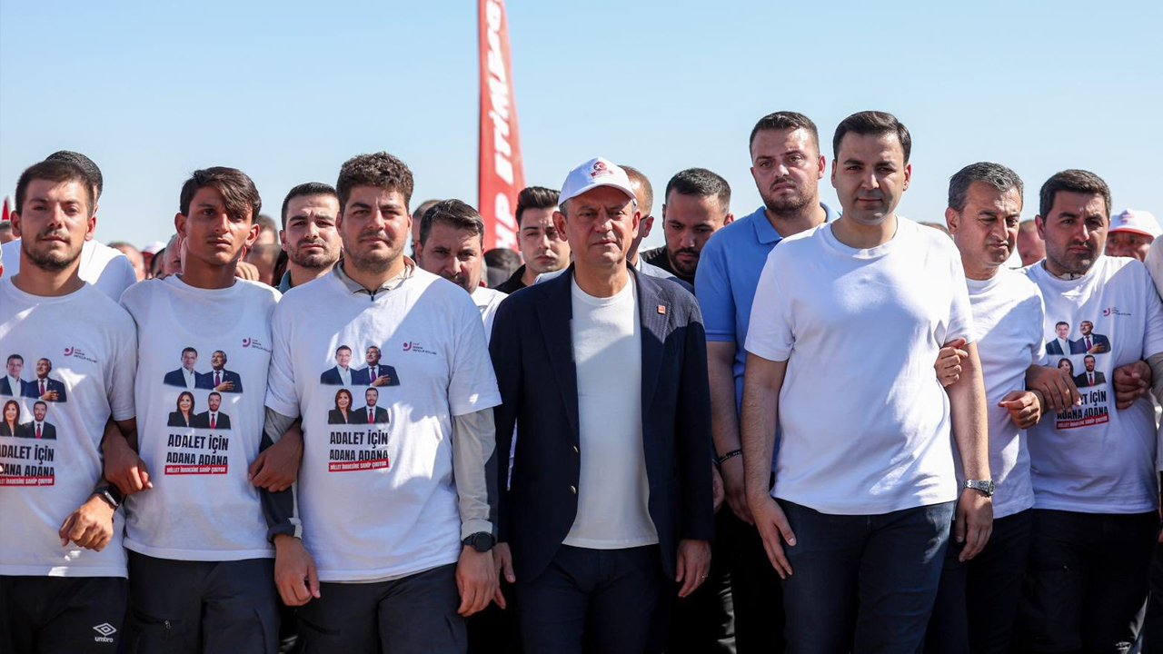 Adana'dan başlayan yürüyüş Silivri’de son buldu: Özgür Özel, gençlerle buluştu