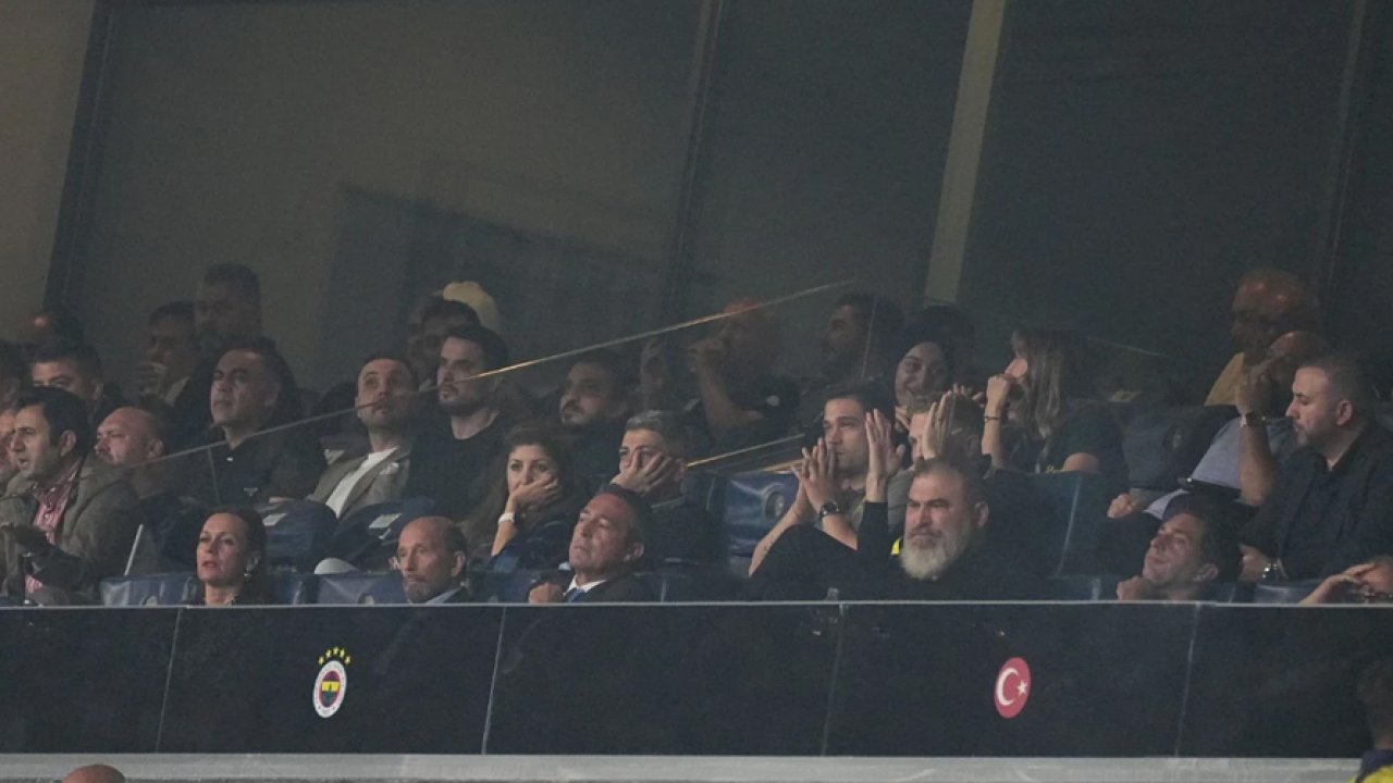 Puan kaybı sonrası taraftarlardan sert tepki: Ali Koç başkan, Fenerbahçe perişan!