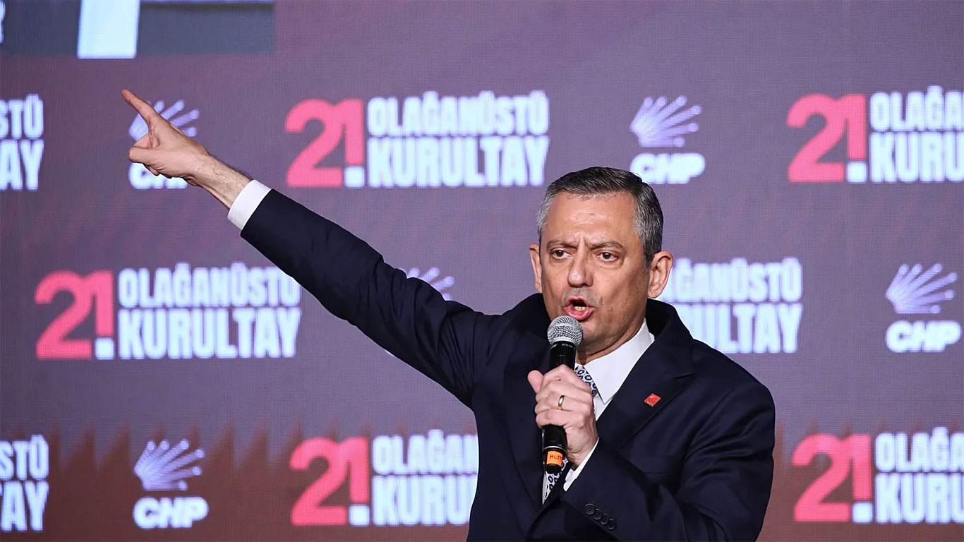 Gözler CHP'nin olağanüstü kurultayında! Özgür Özel tek aday olarak seçime giriyor