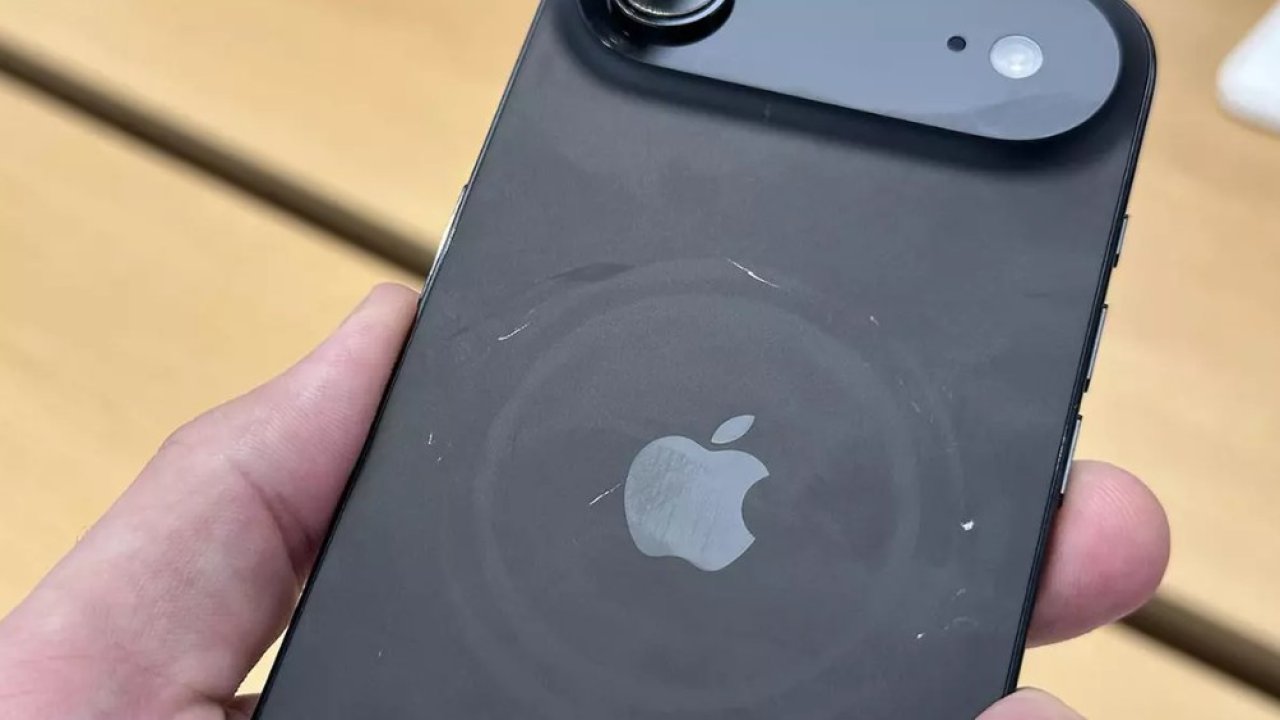 iPhone 17 kullanıcıları hayal kırıklığında: Kullanıcılar daha ilk günden çiziklerle karşılaştı!