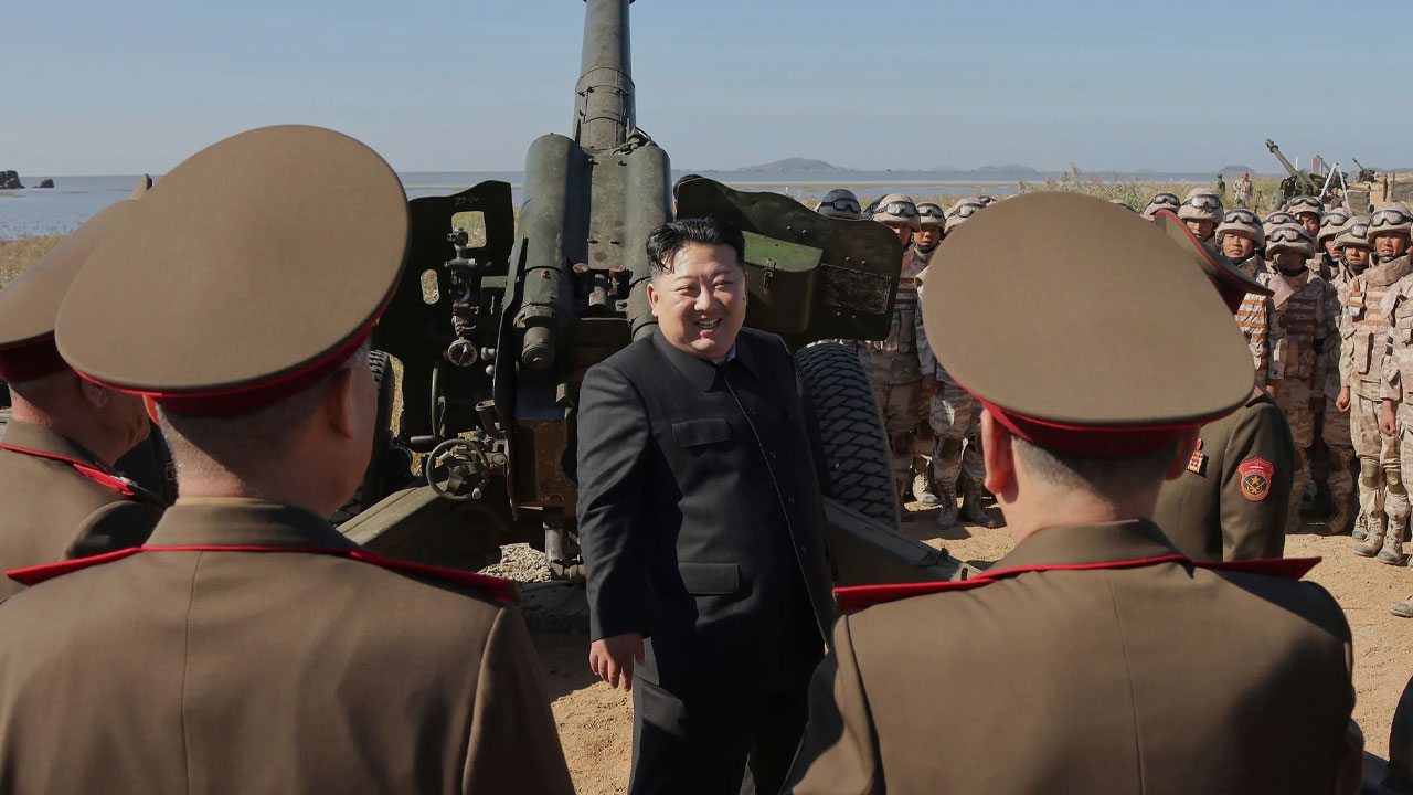 Kim Jong Un tüm dünyaya kafa tuttu: Yeni gizli silahlar edindik!