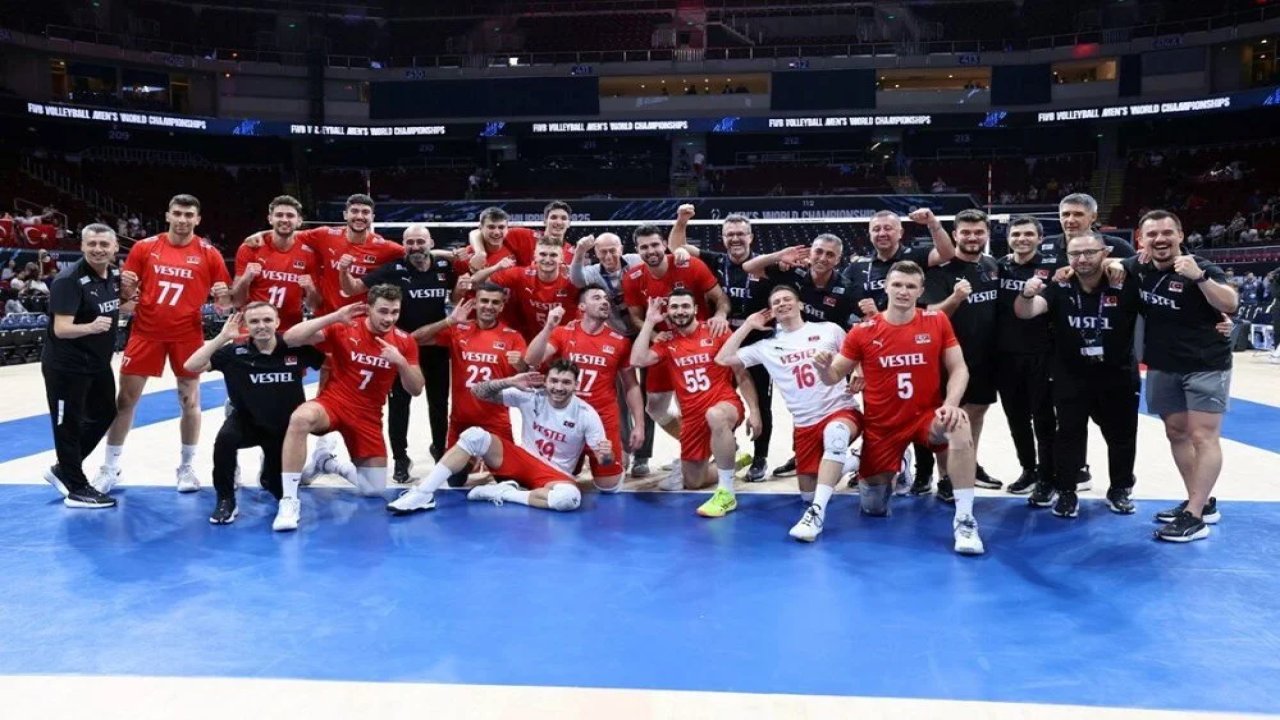 Filenin Efeleri çeyrek final için sahada! Türkiye - Polonya voleybol maçı saat kaçta?