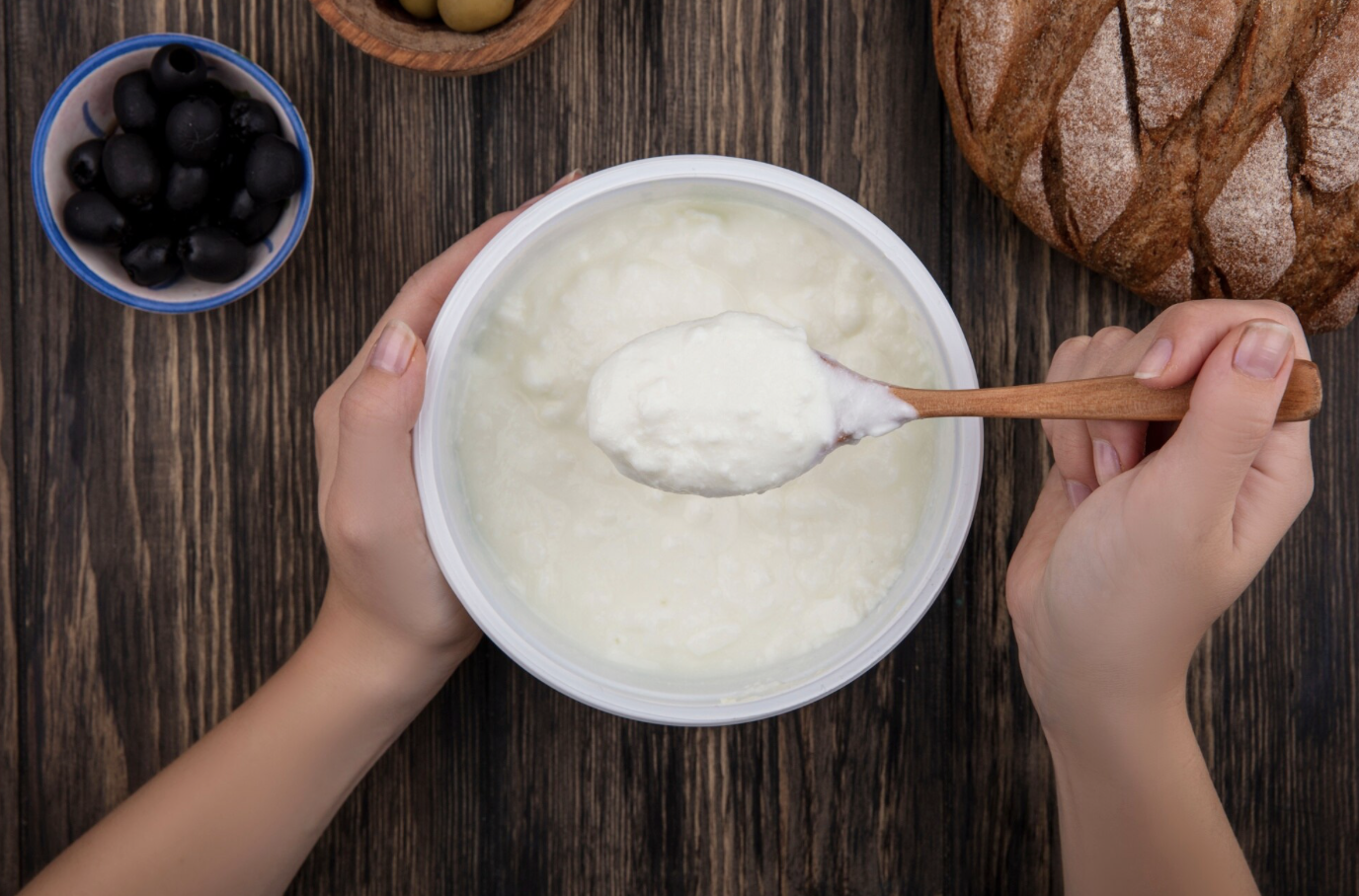 Taze yoğurdun içine 1 kaşık katıp yiyende hastalık namına bir şey kalmıyor: Kemikleri güçlendiriyor, kolesterolü bitiriyor