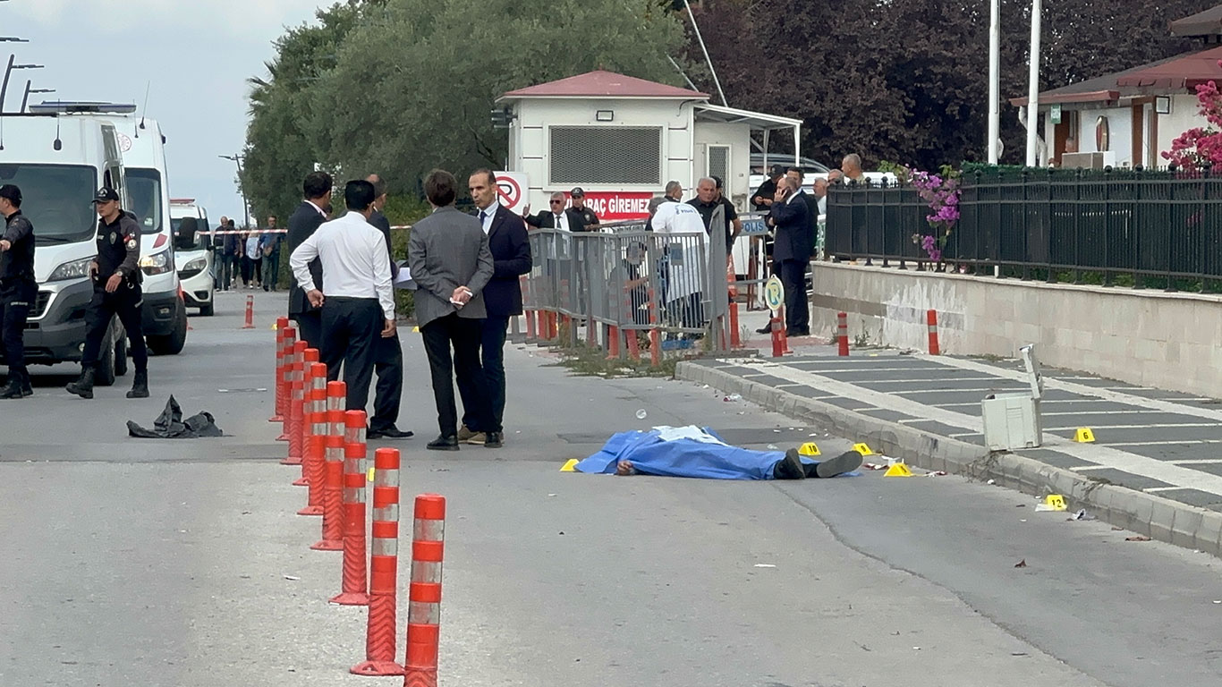 Adliye önünde silahlı kavga çıktı: 1 kişi öldü, 1 kişi yaralandı