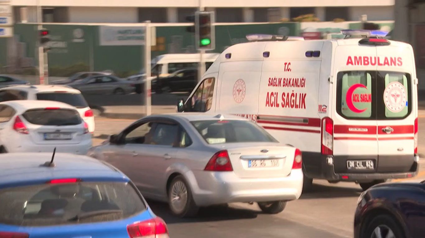 İstanbul'da ambulanslar artık radyodan da yol istiyor: Can kurtarmada çağ atlatan uygulama başladı