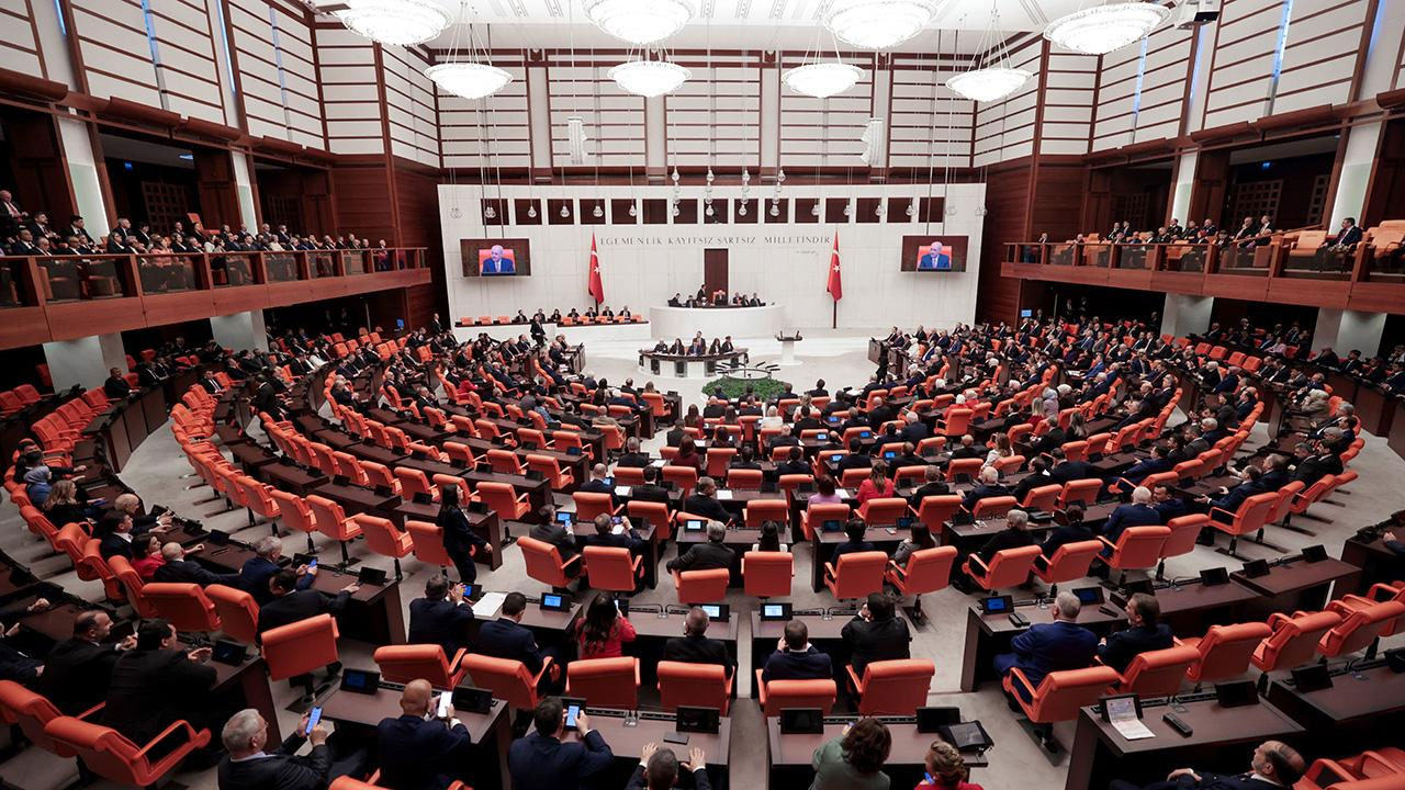 Meclis'te yoğun gündem! Trafik magandalarına caydırıcı cezalar, liderlerin gündeminde Filistin var