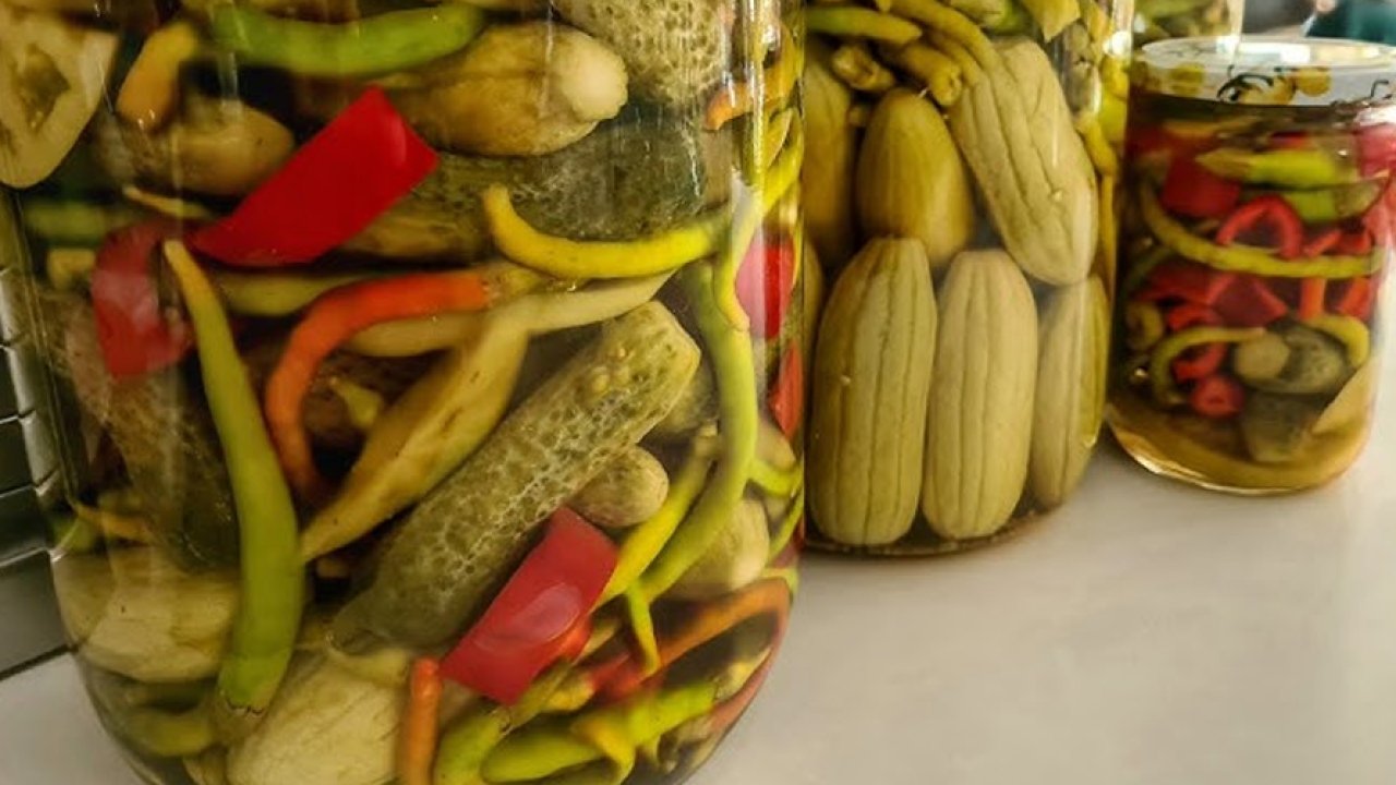 Kış hazırlıkları başladı: Turşuluk sebzelerde fiyatlar cep yakıyor!