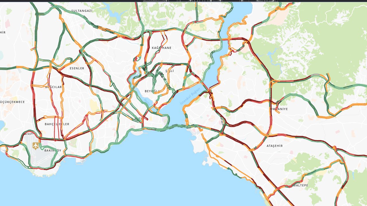 Pazartesi yağmuru megakenti vurdu: İstanbul’da trafik yüzde 90’a kadar çıktı