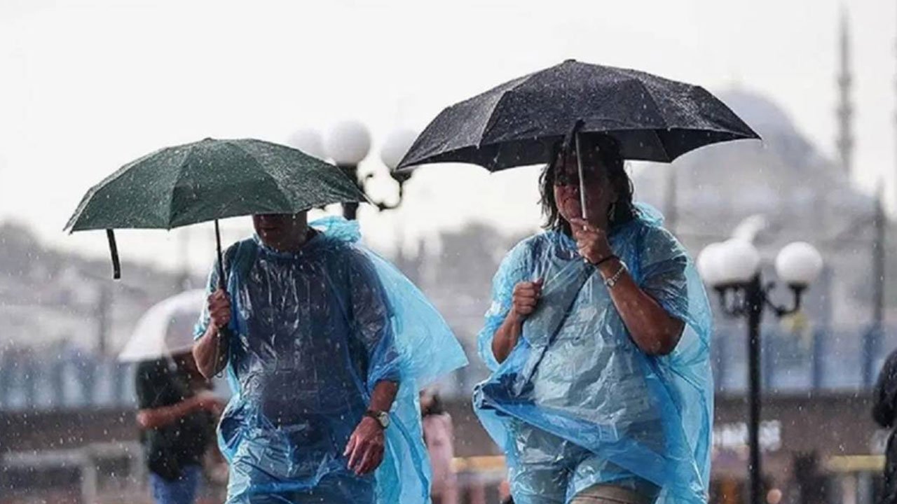 İstanbullular tir tir titreyecek: Sıcaklıklar düşüyor yağmur tüm hızıyla devam ediyor. Balkanlar’dan soğuk hava girişi