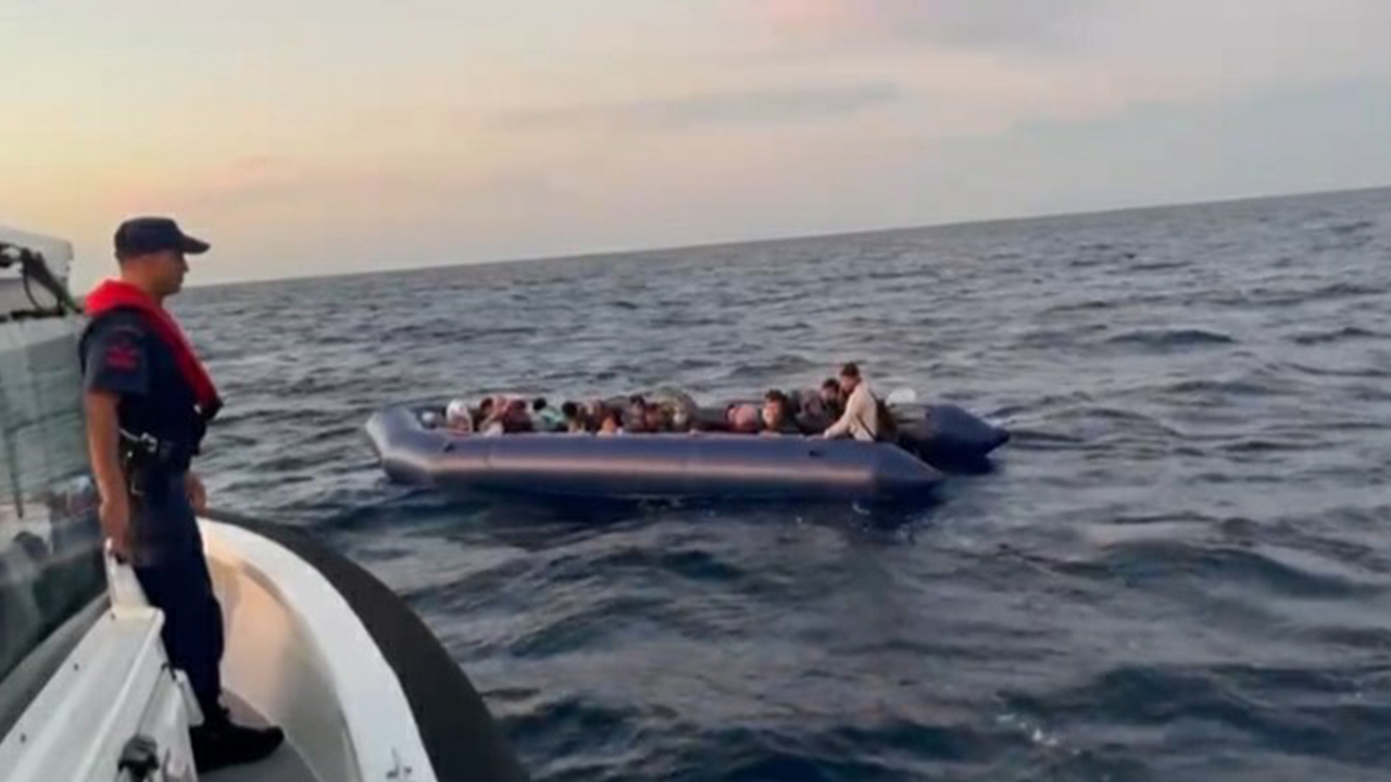 Ege’de iki ayrı operasyon: 138 düzensiz göçmen ve 2 kaçakçı yakalandı