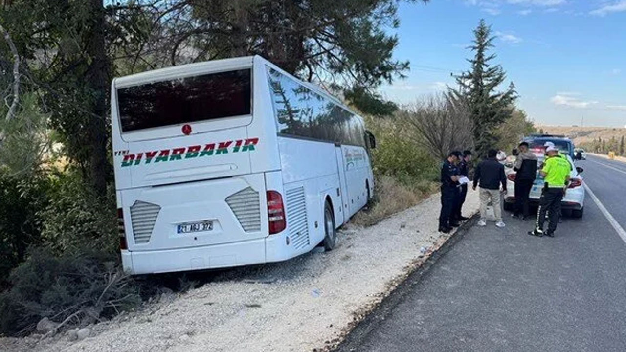 Adıyaman'da yolcu otobüsü kaza yaptı: Aynı aileden 4 kişi hayatını kaybetti