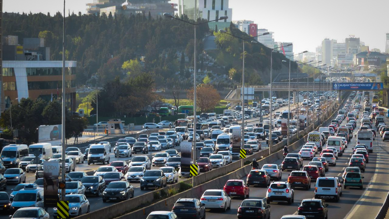 İstanbul’da trafik çilesi: Anadolu Yakası’nda yoğunluk yüzde 69'a ulaştı
