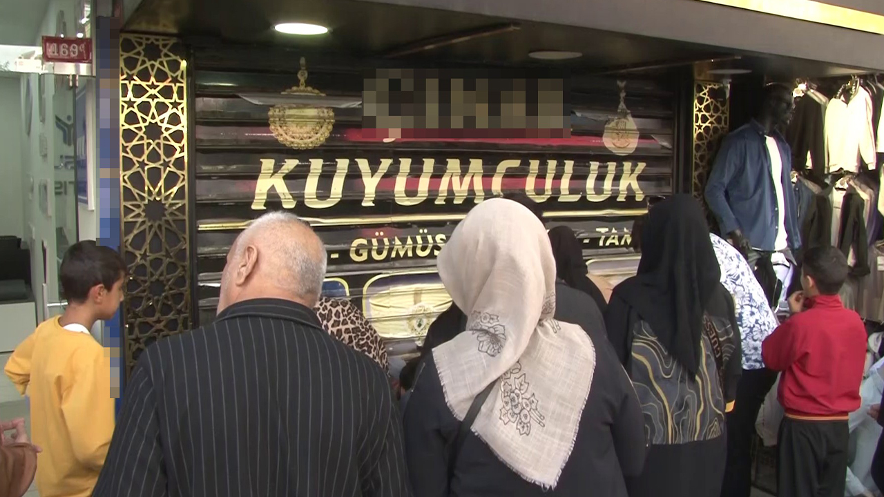 Bahçelievler’de kuyumcu şoku: Yatırım amaçlı topladığı altınlarla kaçtı, mağdurlar dükkanı yağmaladı