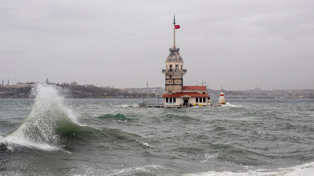 İstanbul Valiliği'nden fırtına uyarısı: Saat verildi!