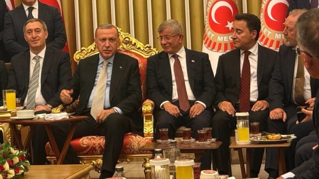 Dikkat çeken buluşma: Cumhurbaşkanı Erdoğan, Davutoğlu ve Babacan'la yıllar sonra yan yana!