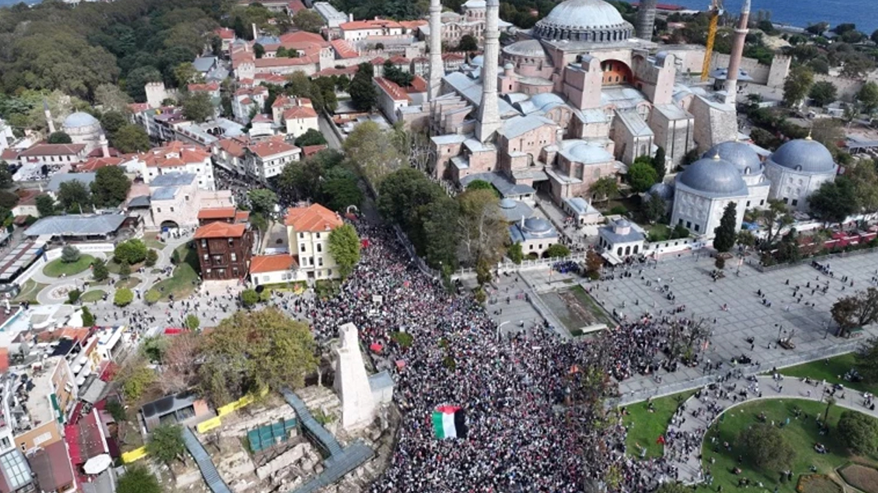 Ayasofya'dan Eminönü’ne büyük Filistin yürüyüşü: İsrail’in soykırımına ikinci yılında yoğun tepki