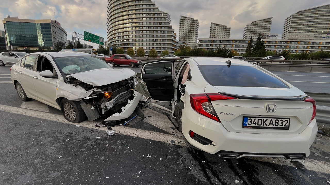 TEM Otoyolu'nda feci kaza: Çok sayıda yaralı var!