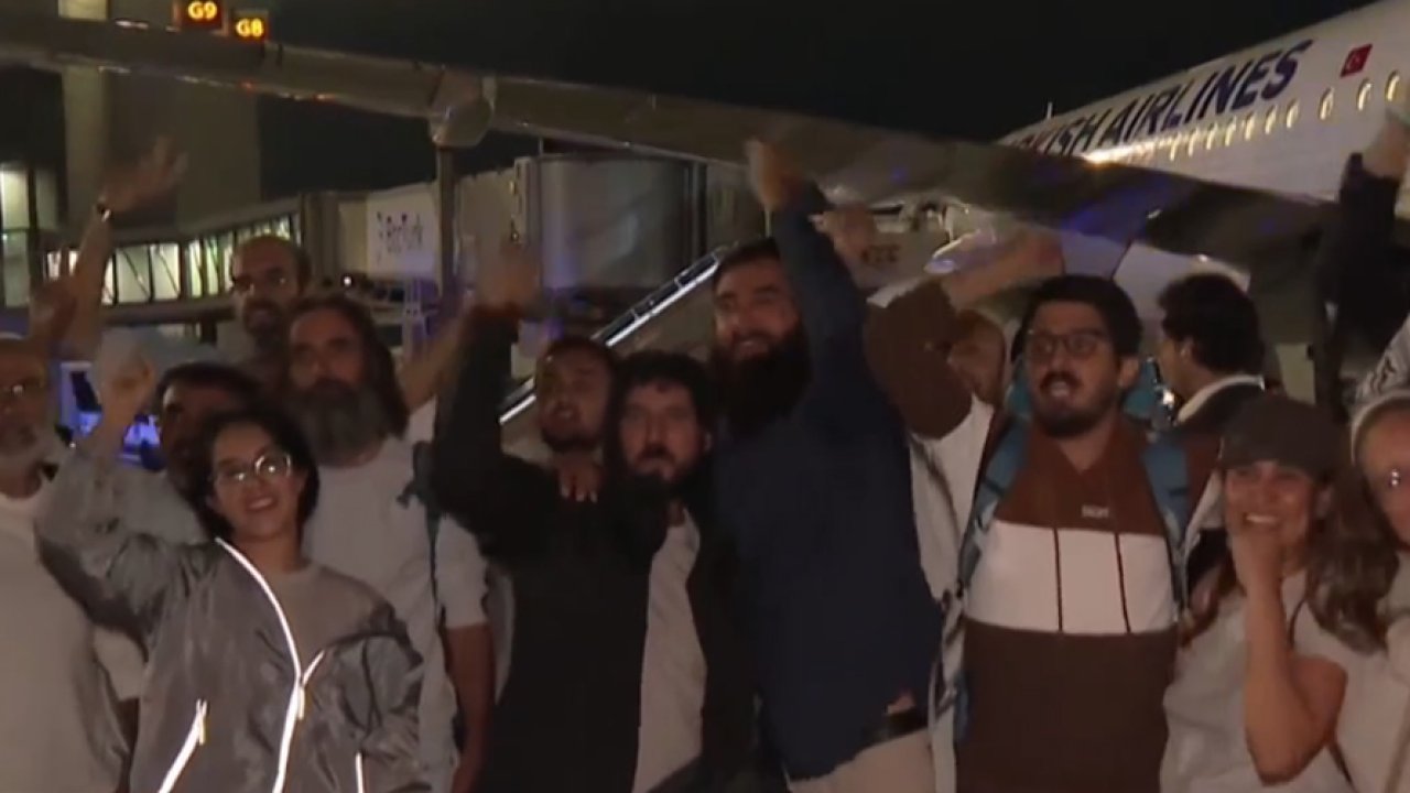 İsrail tarafından alıkonulan 15 Türk aktivist İstanbul'a geldi!