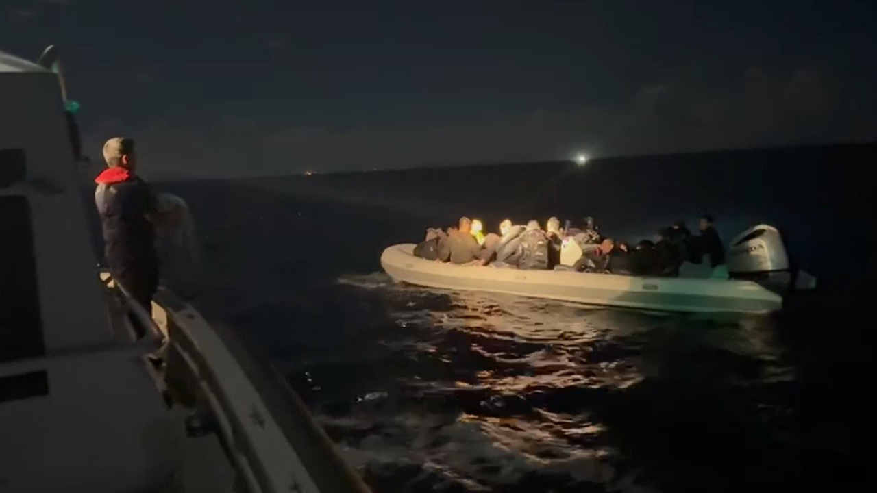 Didim açıklarında 9'u çocuk 25 düzensiz göçmen yakalandı