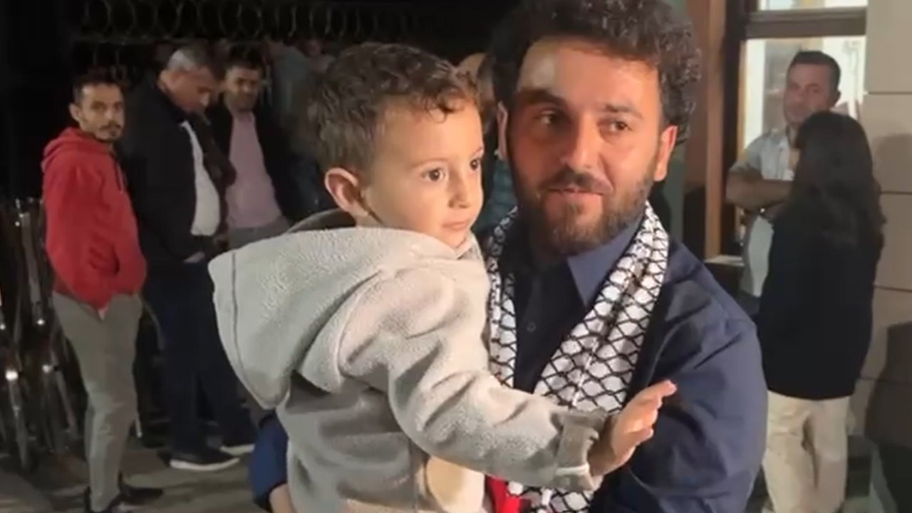 Adli Tıp Kurumunda işlemleri tamamlanan Türk aktivistler ailelerine kavuştu