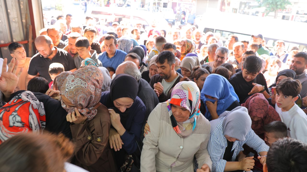 'Ne alırsan 50 TL' kampanyası izdihama neden oldu!