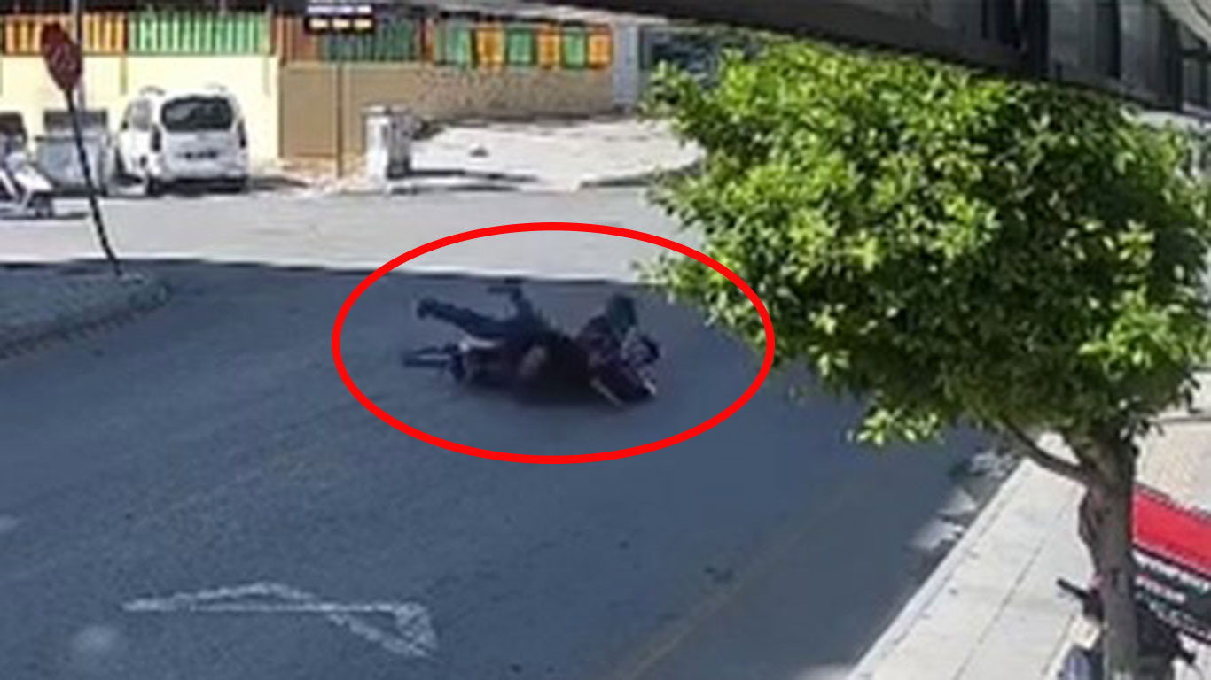 Yolda can pazarı! 2'si çocuk 4 kişinin bindiği motosiklete bir araç çarptı