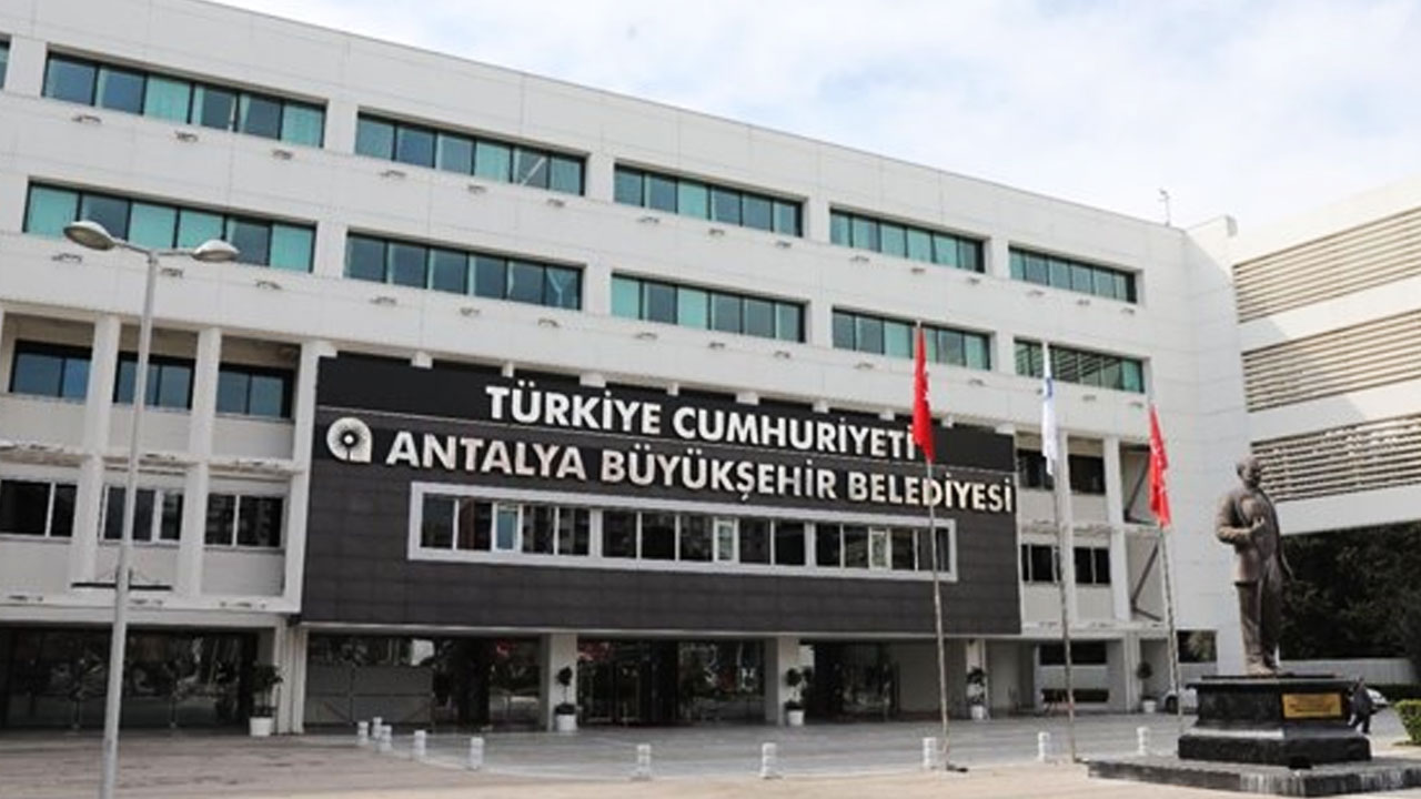Antalya Büyükşehir Belediyesi'ne operasyon: 6 kişi gözaltına alındı