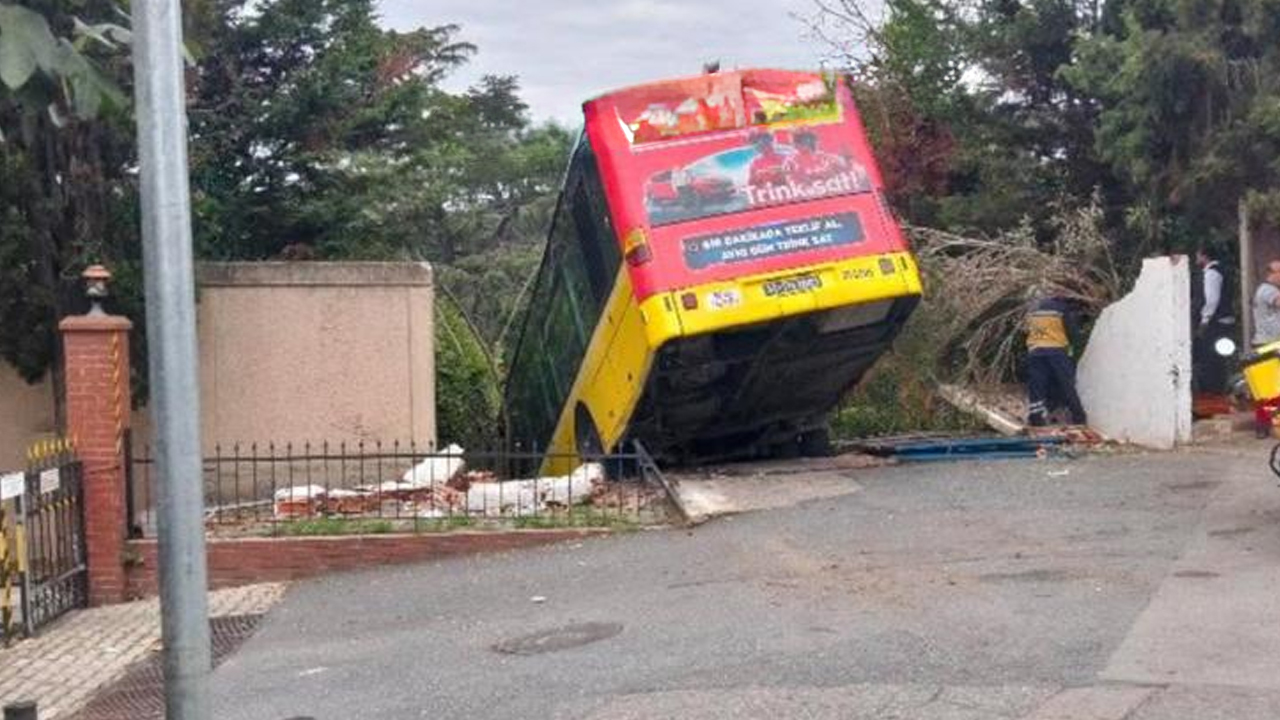 Üsküdar'da İETT otobüsü kaza yaptı! Ekipler sevk edildi